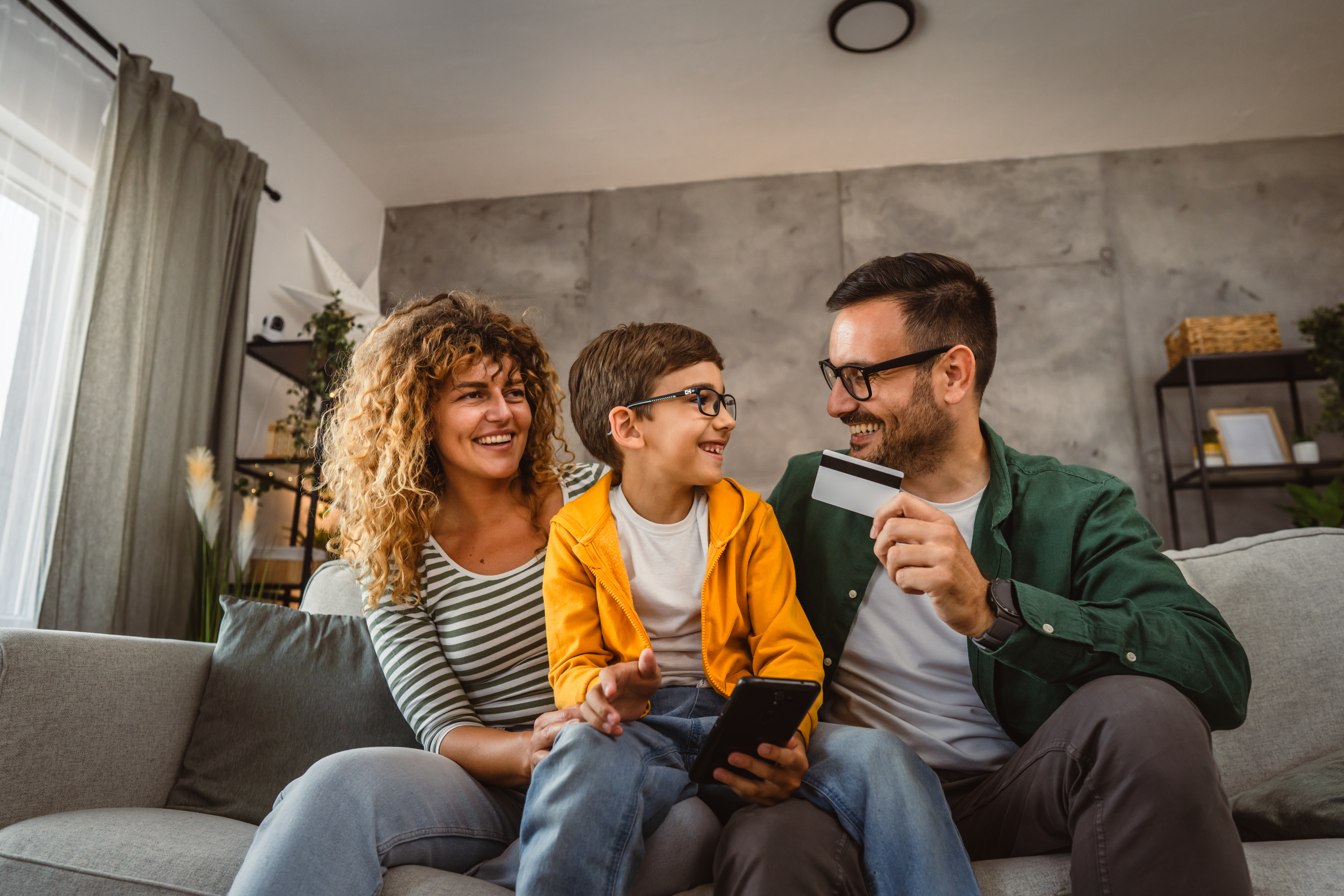 Top Mobile Payment Features K-12 Families Look for in 2025